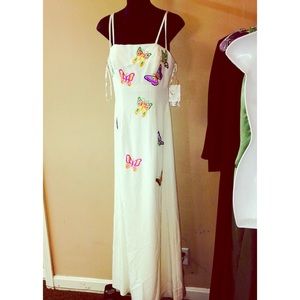 Butterfly cream gown size 6 Alyce NWT